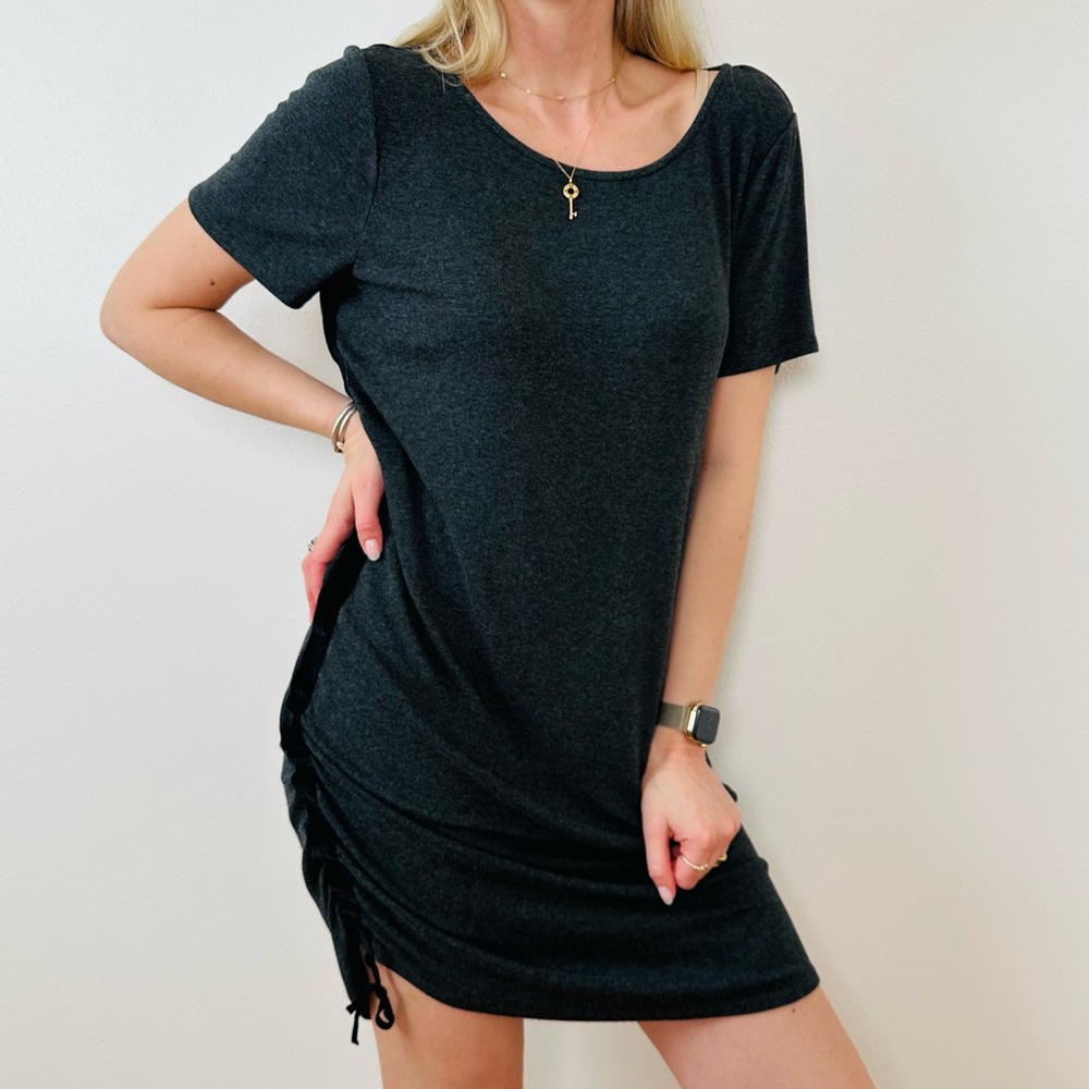 Elie Tahari Gray Knit Short Sleeve Pull On Mini Dress